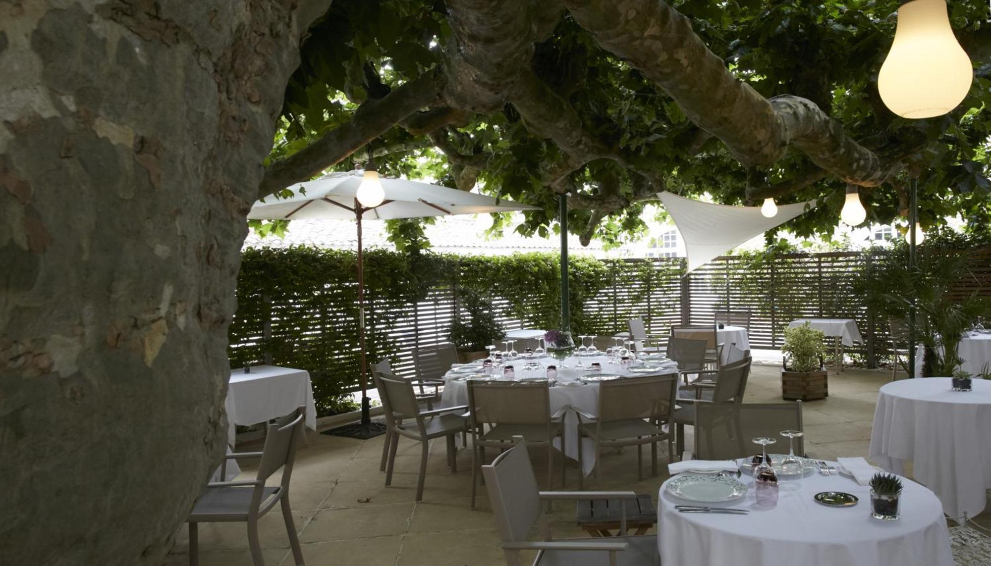 Logis Hotel - Restaurant Maison Claude Darroze Лангон Экстерьер фото